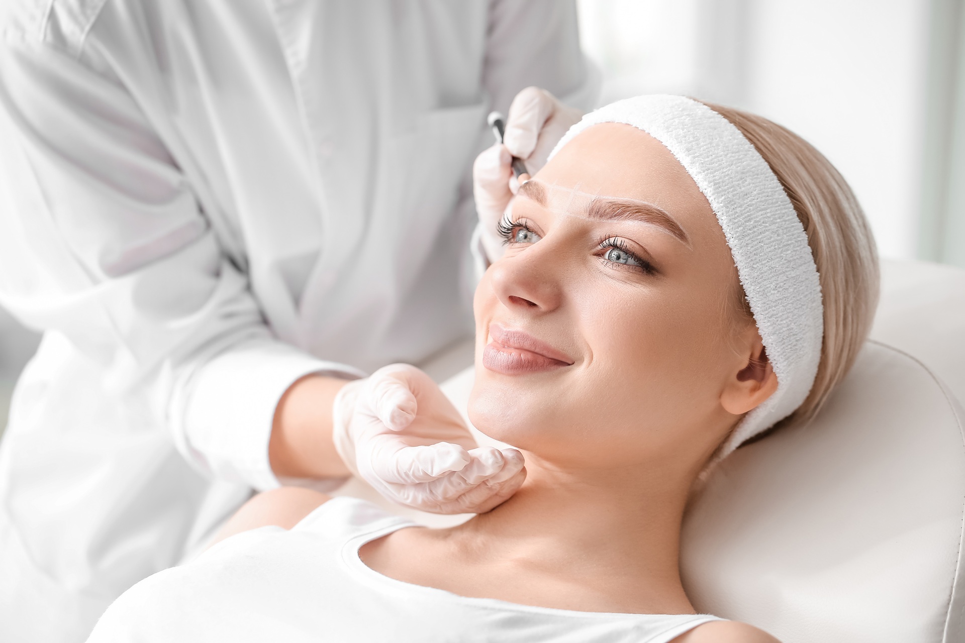 Kosmetische Beratung am Stirnbereich | Browlift in Essen  